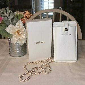 CHANEL Coco Crush Smartphone Case in White with Detachable Matching Strap NWB